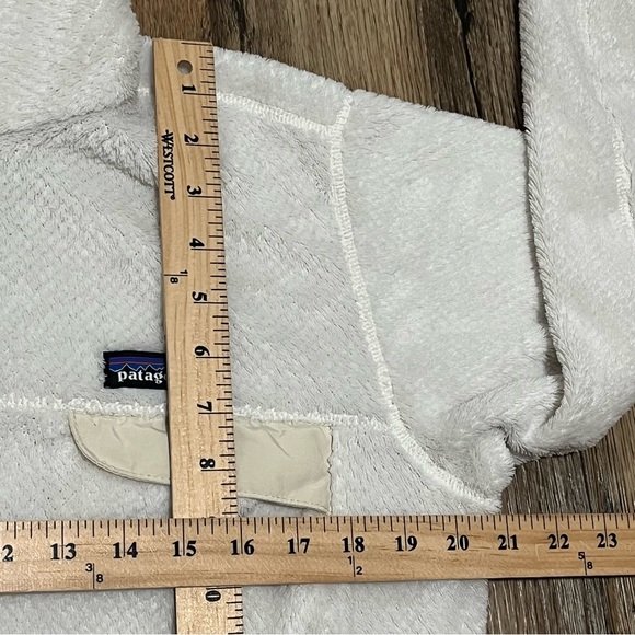 Patagonia Woman’s T Snap Button Fleece Size Medium White Polartec Preowned - Picture 9 of 11